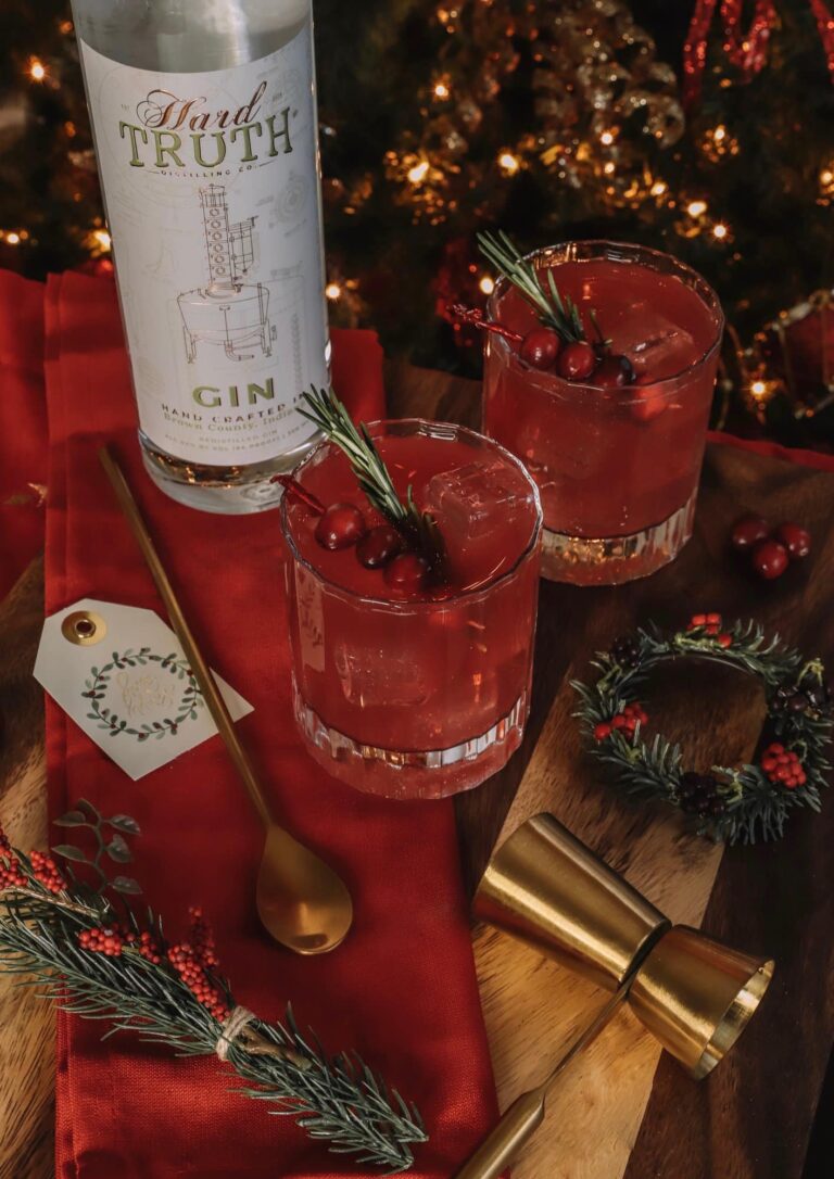 Christmas-Cranberry Gin & Tonic