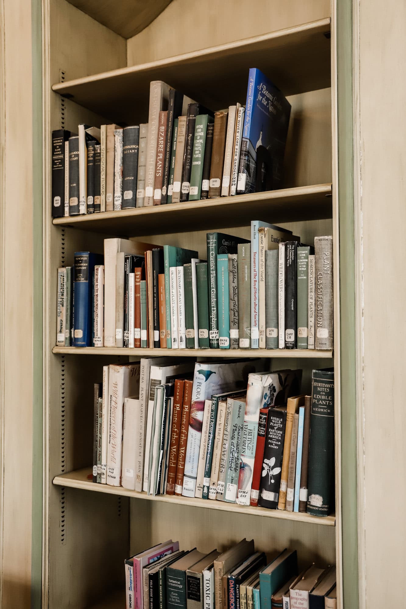 bookshelf Kingwood Hall