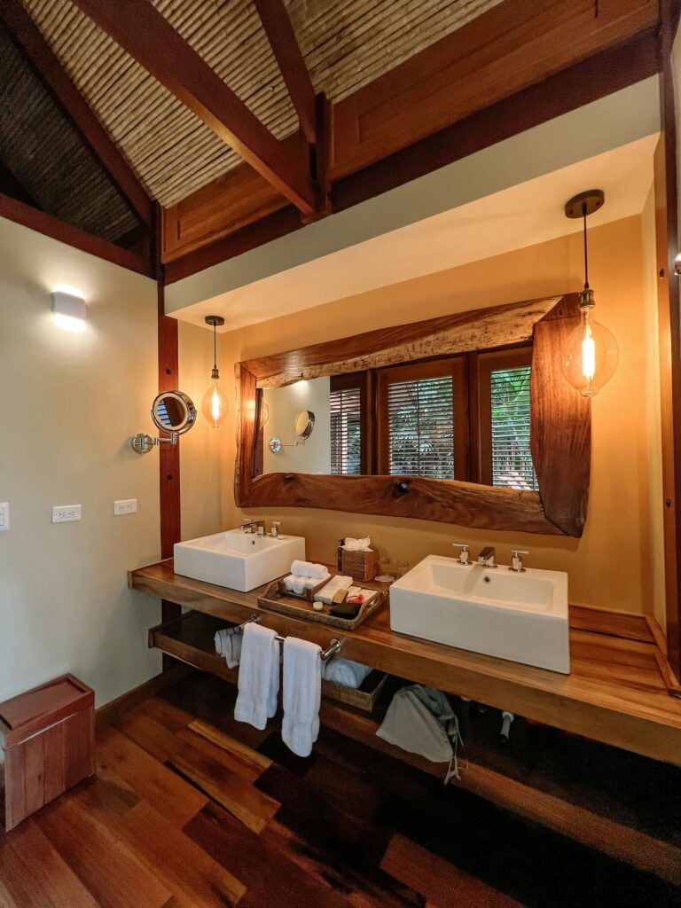 Amor Arenal Rainforest Resort vanity