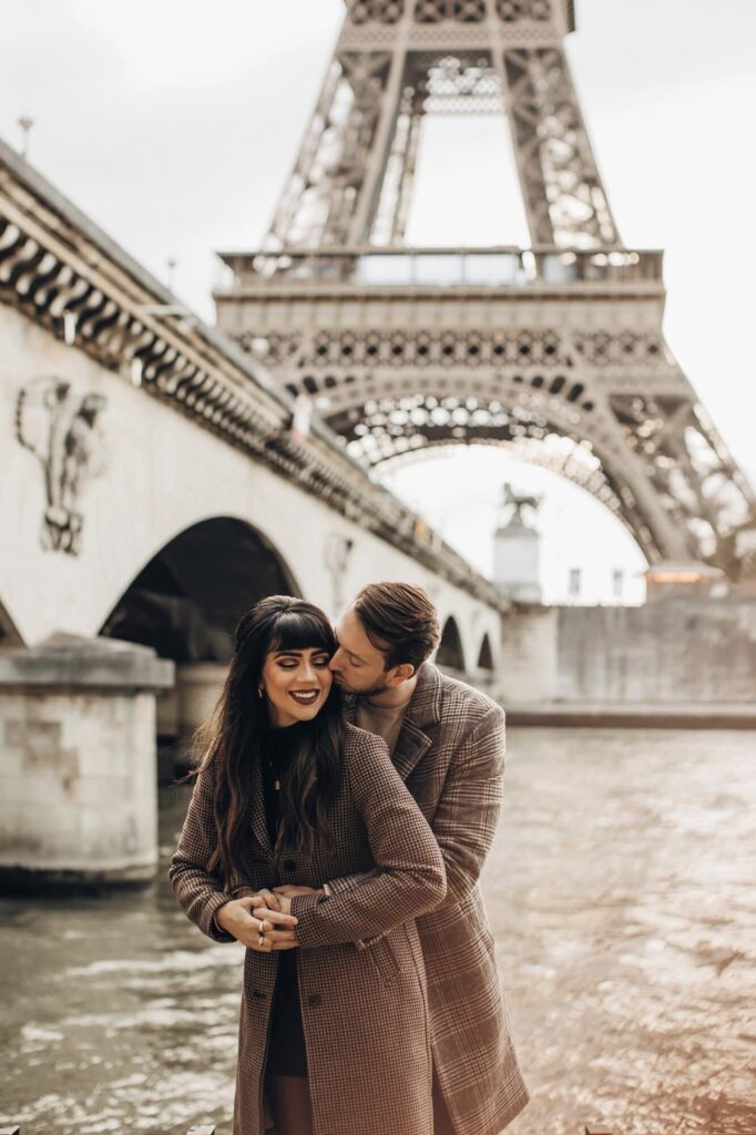 paris couple travel