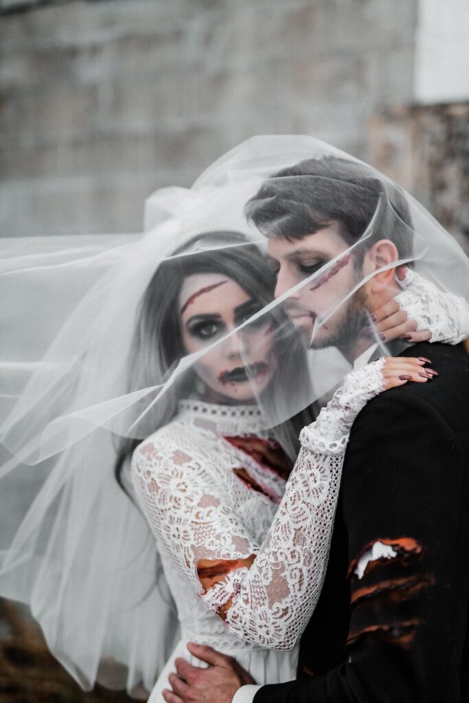 Zombie Bride and Groom Creative Halloween Costumes