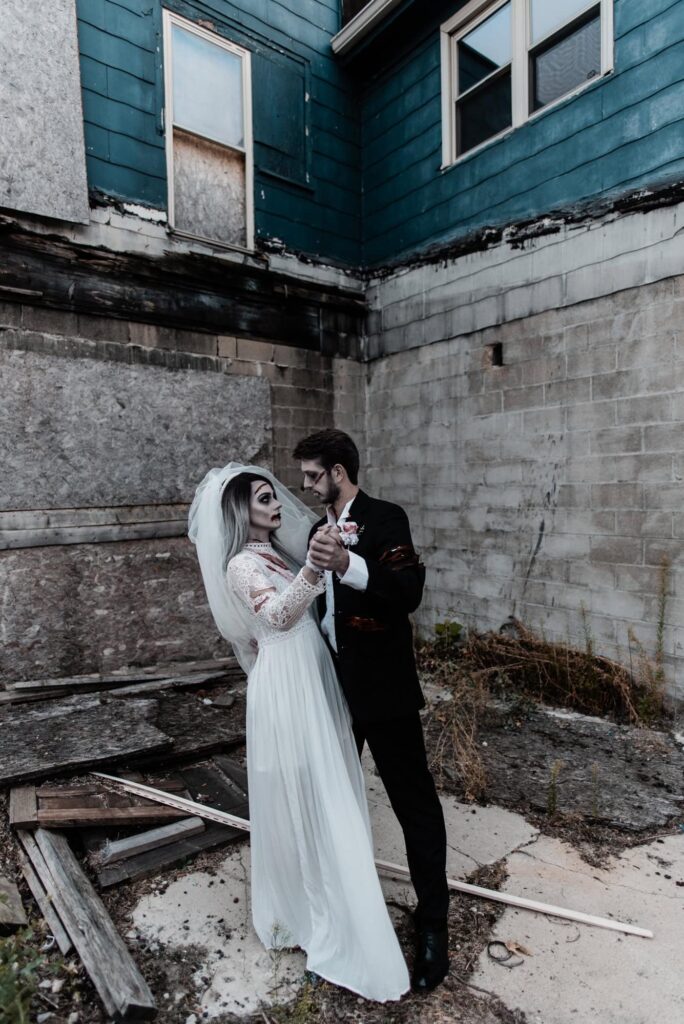 Zombie Bride and Groom Creative Halloween Costumes