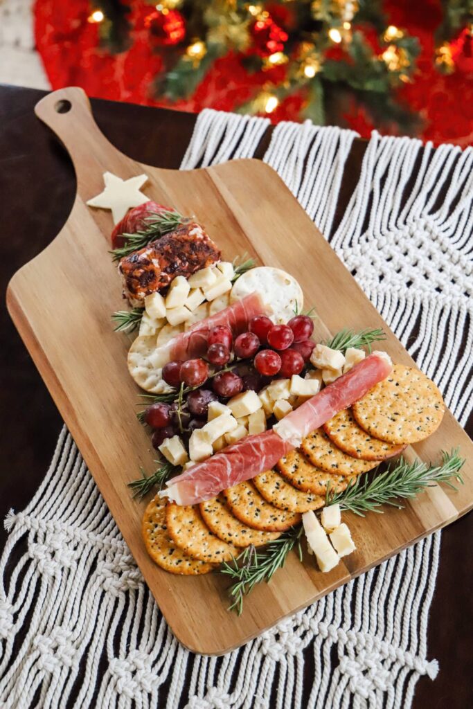 How to Make a Christmas Charcuterie Board