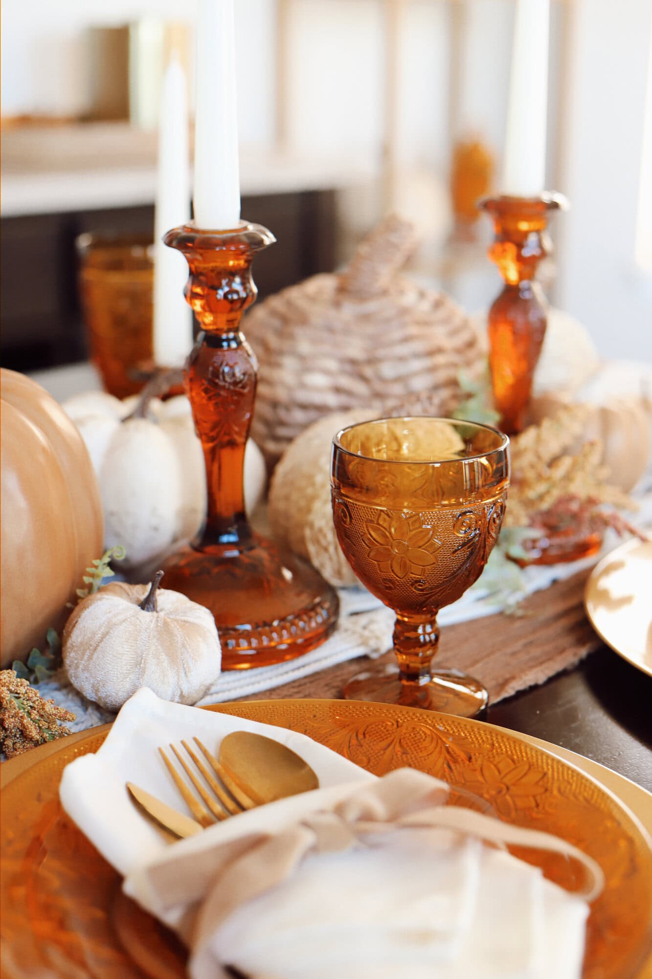Thanksgiving Tablescape and Decor Ideas - Sierra In The City