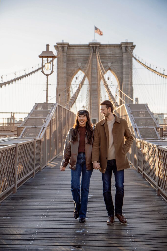 Brooklyn Bridge couple walk Brooklyn Bridge couple walk