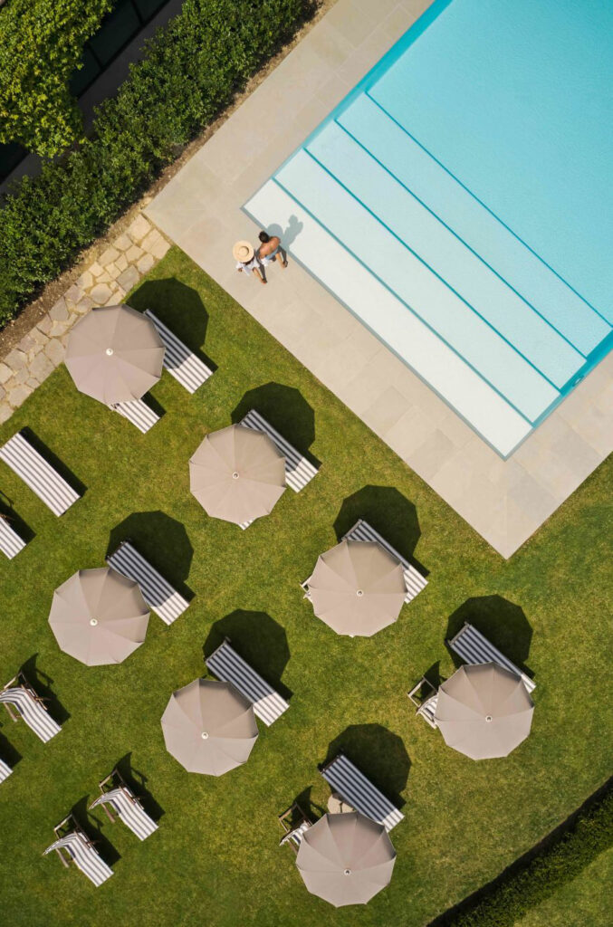 Como Castello del Nero pool chairs