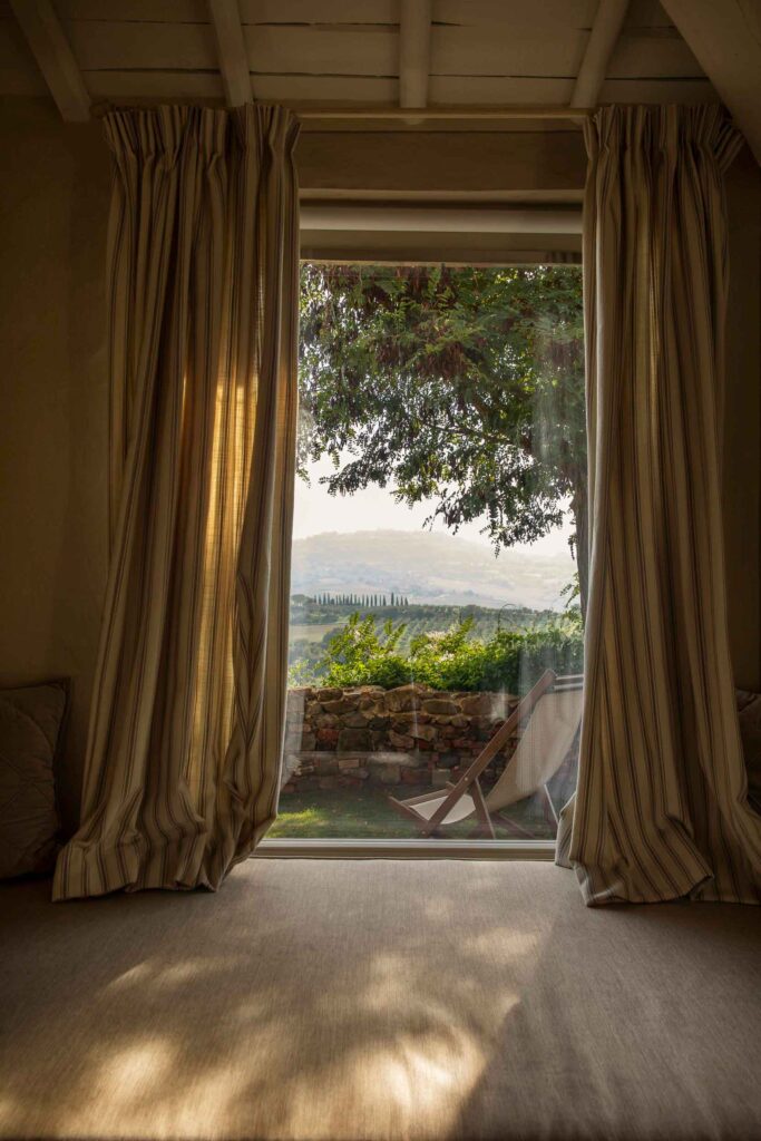 Lupaia large window